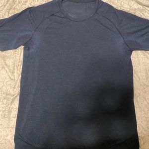 Used men’s Lululemon shirt